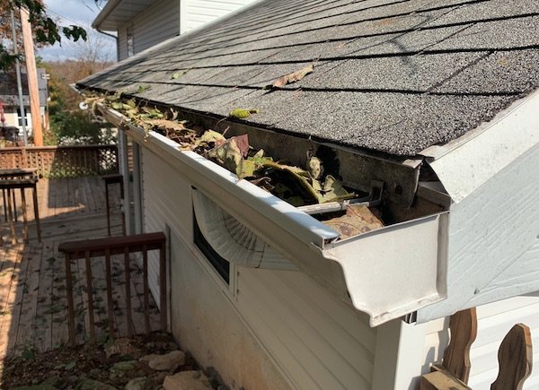 Gutter with leaves that needs to be cleaned out