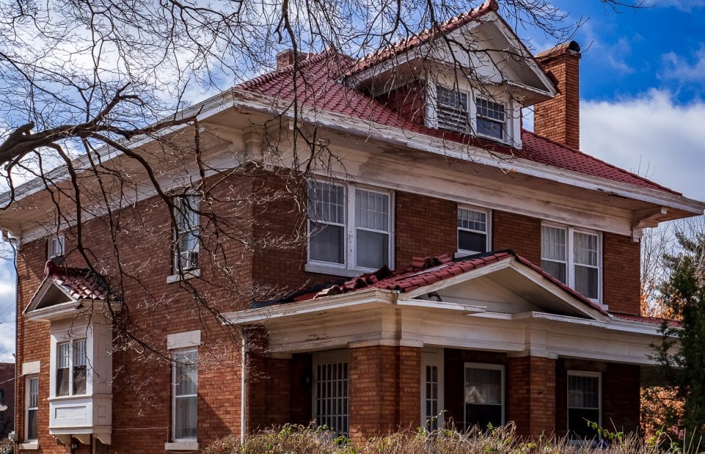 Roof repair in springfield mo - house that needs some repairs