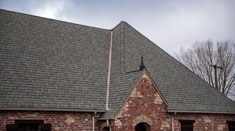 Asphalt shingles in merriam woods, mo (4040)