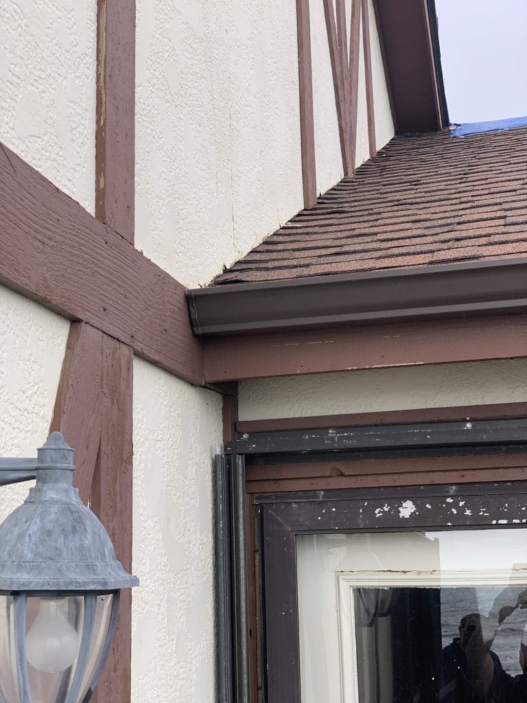 Is Your Roof Rotting The Inside Of Your Walls? 1 Roof with no flashing kick out