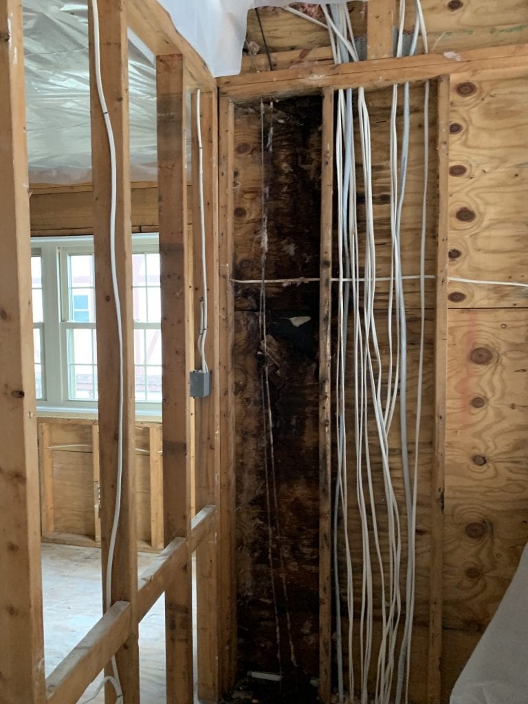 Is Your Roof Rotting The Inside Of Your Walls? 3 Inside of the wall with no rain diverter