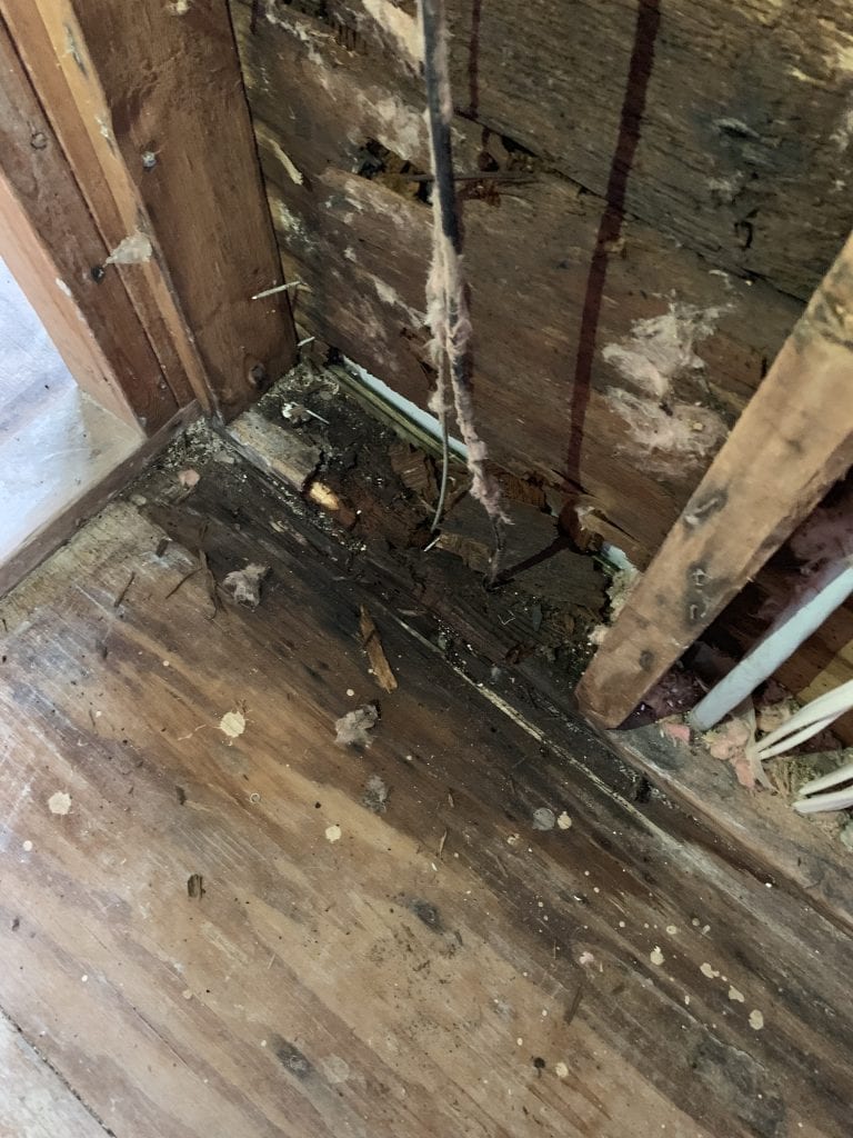 Is Your Roof Rotting The Inside Of Your Walls? 4 Inside a wall with no rain diverter